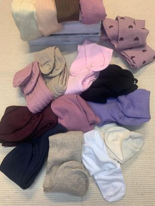 3 „Keď sa ma niekto opýta, či mám pančušky na jeseň… ja: ktorú z tých 16 farieb myslíš? 😅🍂“ #jeseň #jesennanálada...